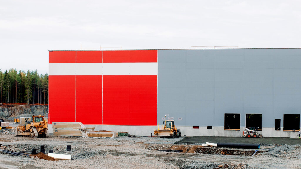 The construction site of Tokmanni's extension, one red wall is ready