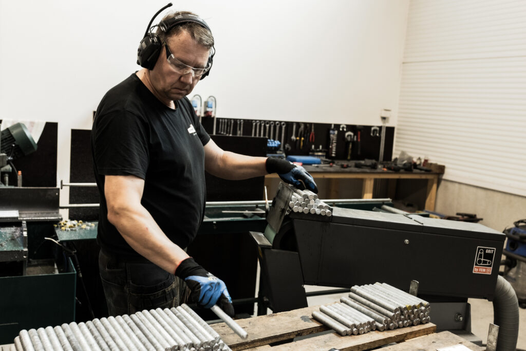 Metal rods are standard products that Pretec cut and grind to the model order by the customer.